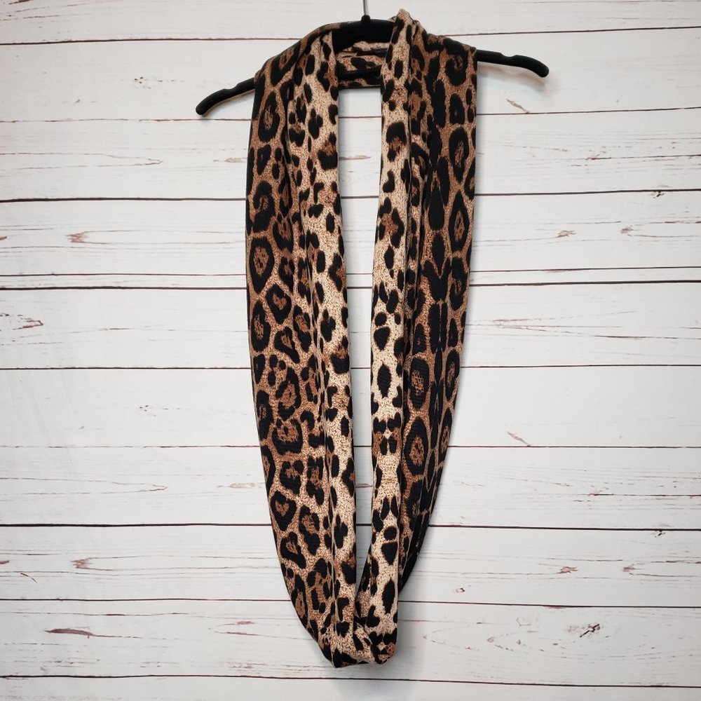 Veond Leopard Print Infinity Scarf